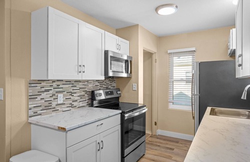 Central - Terry Casa | Snug, neighborly home perfect for your small group