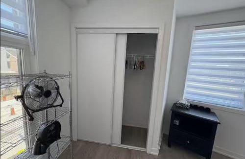Lawrence Heights Casa | Snug Room near Yorkdale