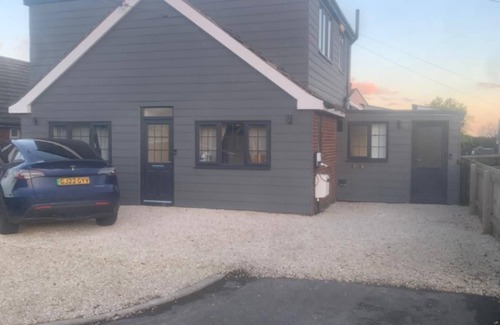 Dunmow Apartamento | Snug @ Stansted, Parking, Car Cleaning, EV Charging, 10min Airport Run