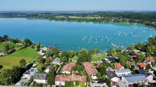 Worthsee Apartamento | Snug Stays 2 - Design 1-Zimmer-Studio am See mit Terrasse, Garten, Badestelle vor dem Haus