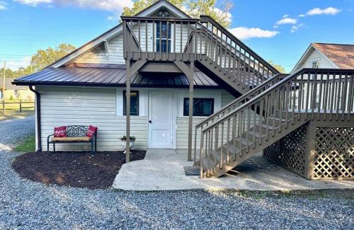 Long View Apartamento | Snug Studio Retreat- Near to Aviation museum and Highway