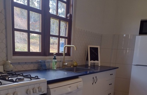 Katoomba Cabaña | Snuggle Inn Cosy Mountain Charmer Fireplace Garden Close to walks/cafes