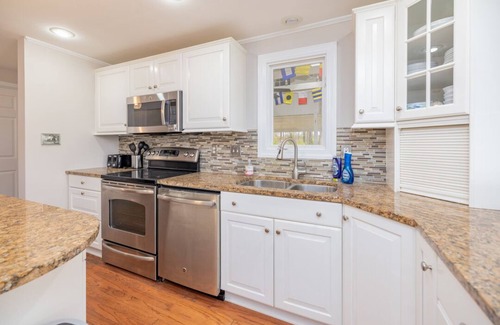 Morristown Casa | Snuggle Inn | Main Lake | Pet-friendly