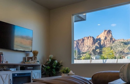 Hildale Casa | So Zion Coral Cliffs, 4Bed, 3Bath, Hot Tub, Deck, Fire Pits, Mountain View