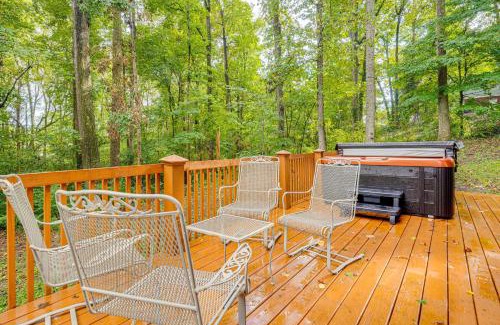 Cleveland Casa | Soak in Hot Tub, Explore Outdoors Cleveland Cabin