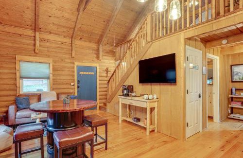 Cleveland Casa | Soak in Hot Tub, Explore Outdoors Cleveland Cabin