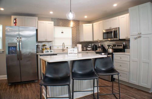 Orange Park Casa | Soak, swim, and unwind in your private oasis