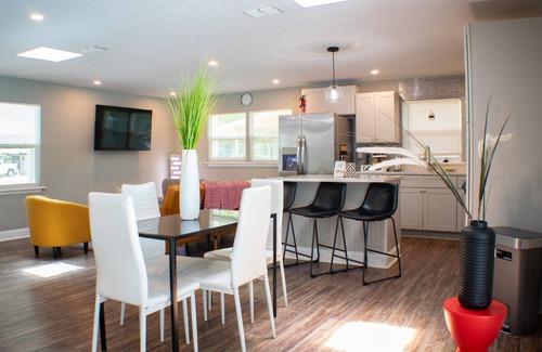 Orange Park Casa | Soak, swim, and unwind in your private oasis