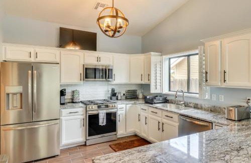 Show Low Casa | Soak Under Snowy Skies Show Low Home 3 Mi to Lake
