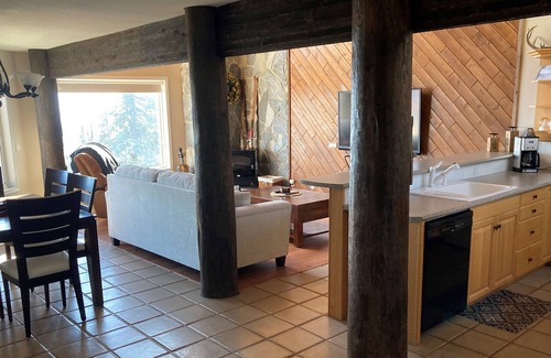 Big White Ski Resort Chalet De Esquí | Soaring Eagle Chalet, private hot tub, spectacular views