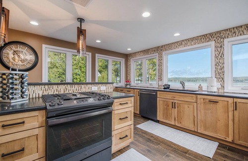 Boyne City Casa | Soaring Eagles; Lakehouse w/ Optional Bunkhouse, Ski