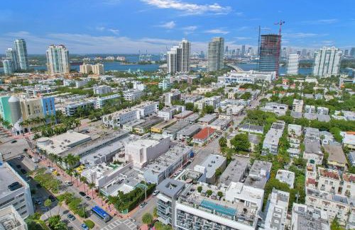 Flamingo/Lummus Apartamento | SOBE MONARCH-WALK TO THE BEACH - OCEAN DRIVE GOOD TIME HOTEL AND ANGLER HOTEL ACROSS THE STREET