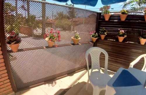 Caraguatatuba Casa | Sobrado com piscina em condomíno fechado a 150 M da praia