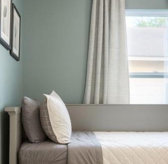 South Manchaca Casa | SoCO Playful Home, Yard, Hammock, FirePit, Comfy Beds