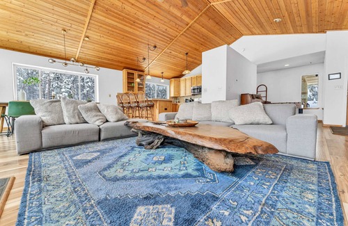 Soda Springs Casa | Soda Springs Getaway with River & Lake Access
