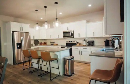 South Haven Casa | SoHappy Haven - 6 bdrm, Game Room, Year Round Pools, Hot Tub, Marina & Clubhouse