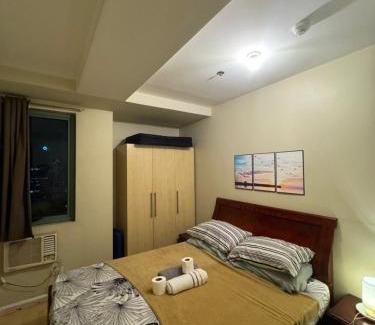 Highway Hills Apartamento | SOHO Central 1 Bedroom with Balcony near MRT EDSA SHAW PIONEER Greenfields SM Megamall Ortigas