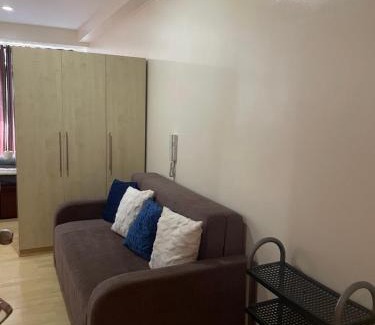 Highway Hills Apartamento | SOHO Condotel EDSA Shaw near SM Megamall FREE Pool Access