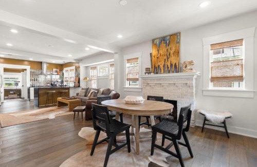 Courier City - Oscawana Casa | SoHo Serenity - Amazing Home with Private Pool & Hot Tub, SoHo District