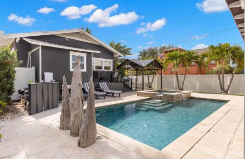 Courier City - Oscawana Casa | SoHo Serenity - Amazing Home with Private Pool & Hot Tub, SoHo District