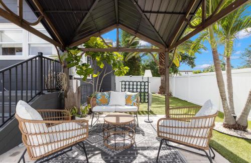 Courier City - Oscawana Casa | SoHo Serenity - Amazing Home with Private Pool & Hot Tub, SoHo District