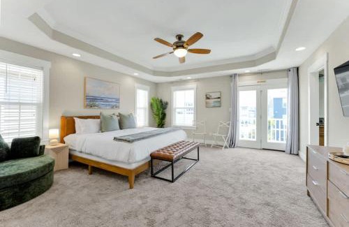 East Ocean View Casa | Sojourn Bay Haven Beach Home Steps to the Bay