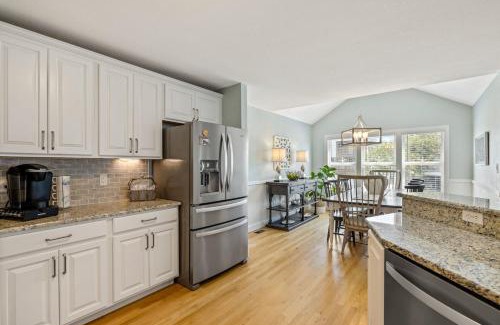 Colington Casa | Sojourn Family home with Country Club Access 5 Bedrooms Sleeps 12