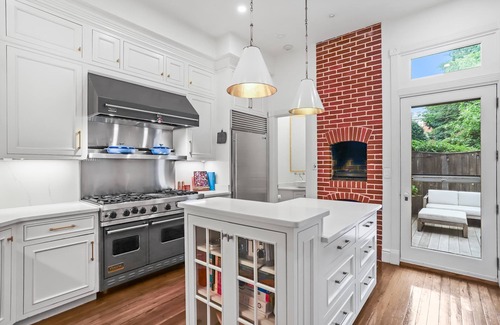 Capitol Hill Casa | Sojourn Grand Jewel w/Chef's Kitchen near Capitol