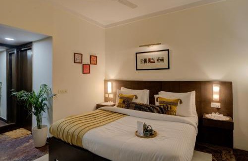 Indirapuram Apartamento | Sojourn stayz- stylish private studio with projector