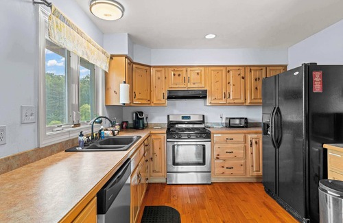 Etlan Casa | Sojourners Rest: Old Rag Views, Hot Tub, Fire Pit