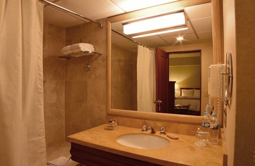 Petit Jean Ocharán Hotel | Sol de Oro Hotel & Suites