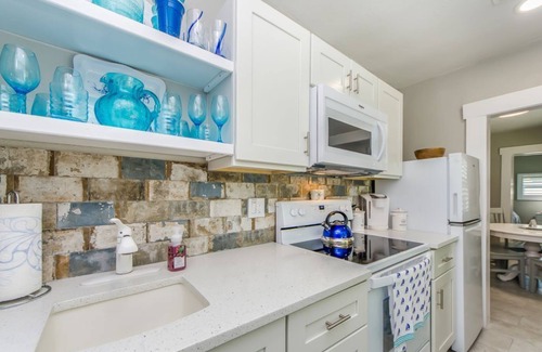 Independence Square Cabaña | Sol & Luna Cottages, bright, modern & beautiful
