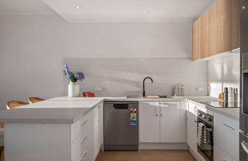 Henley Beach Apartamento | Sol Sands: Oceanfront | Balcony | Henley Beach