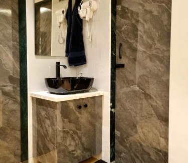 Pali Hill Apartamento | Solace - 1 BHK - Walk away Carter rd