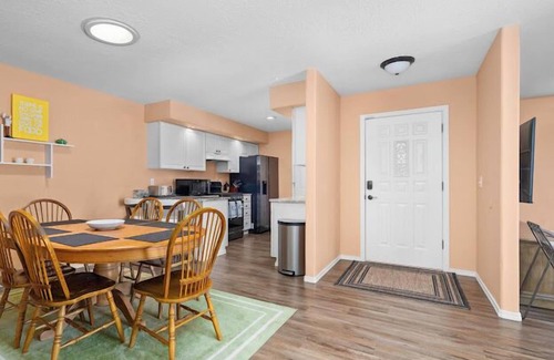 Keizer Casa | Solar Half-Plex with Chic Style in Country Glen