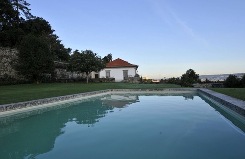 Santo Tirso Casa | solar magnífica del siglo XVIII con 9 suites y todas las comodidades modernas