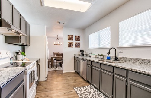 West San Antonio Casa | SA Jewel! Wfall Pool, Solar! Fire P, SeaW, Fies5