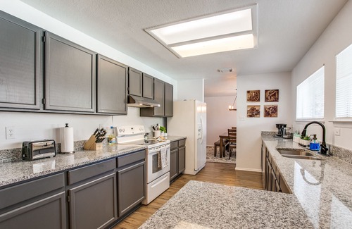 West San Antonio Casa | SA Jewel! Wfall Pool, Solar! Fire P, SeaW, Fies5