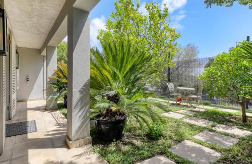 Cape Town City Centre Apartamento | Solar Power French Country Cottage on Table Mountain