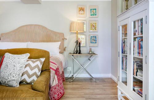 Cape Town City Centre Apartamento | Solar Power French Country Cottage on Table Mountain