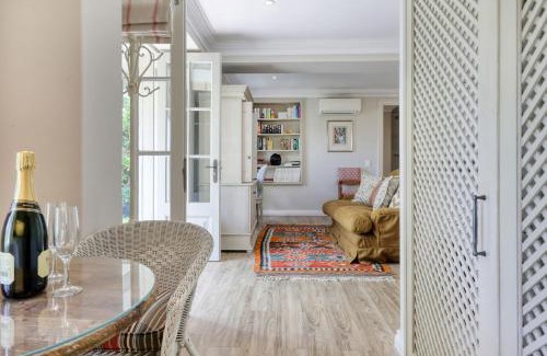 Cape Town City Centre Apartamento | Solar Power French Country Cottage on Table Mountain