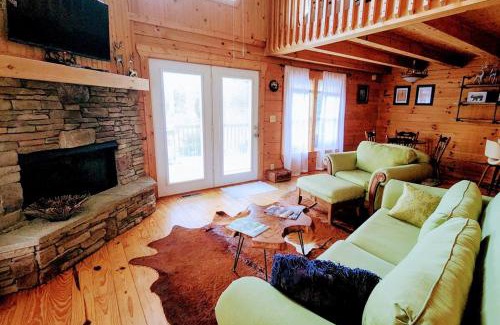 Sweetbriar Farms Casa | Solar powered log cabin with mountain views, 3acres
