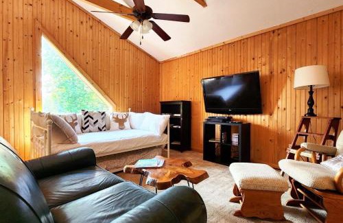 Sweetbriar Farms Casa | Solar powered log cabin with mountain views, 3acres