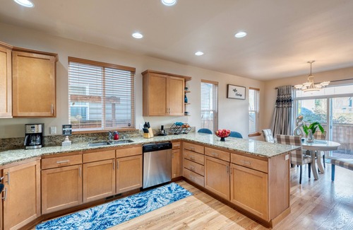 North Creek Casa | SOLAR VILLA: Relocation perfect. Relax here!