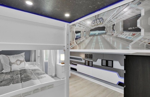 Celebration Villa | The Blue Planet - Siete Habitaciones Villa, Capacidad 14