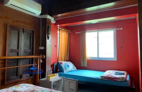 Uthai Thani Casa | SolarCell walking street Homestay - โซล่าเซลล์ถนนคนเดินโฮมสเตย์