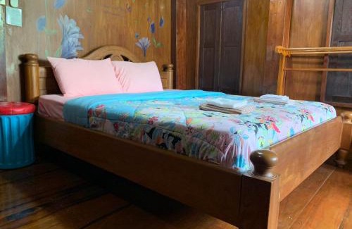 Uthai Thani Casa | SolarCell walking street Homestay - โซล่าเซลล์ถนนคนเดินโฮมสเตย์
