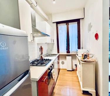 Lazise Old Town Apartamento | Solaris Apartment with swimming pool