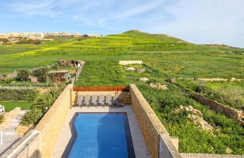Ghasri Apartamento | Solaris Holiday Home 4 dormitorios con piscina privada