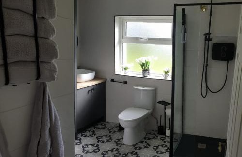 Mountshannon Casa | Solas na Gealai, entire house, sleeps 8